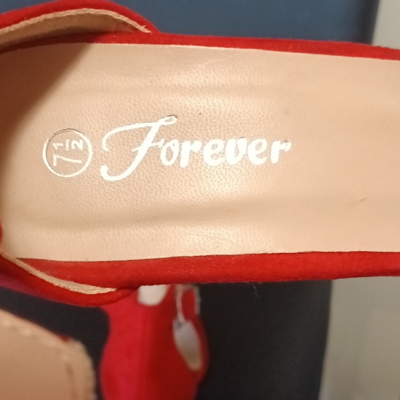 Forever size 7.5 Red pumps - Picture 7 of 7